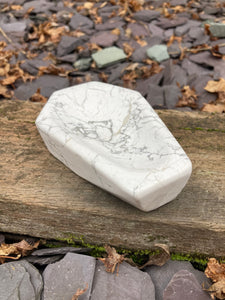 Beautiful Howlite coffin bowl 🤍