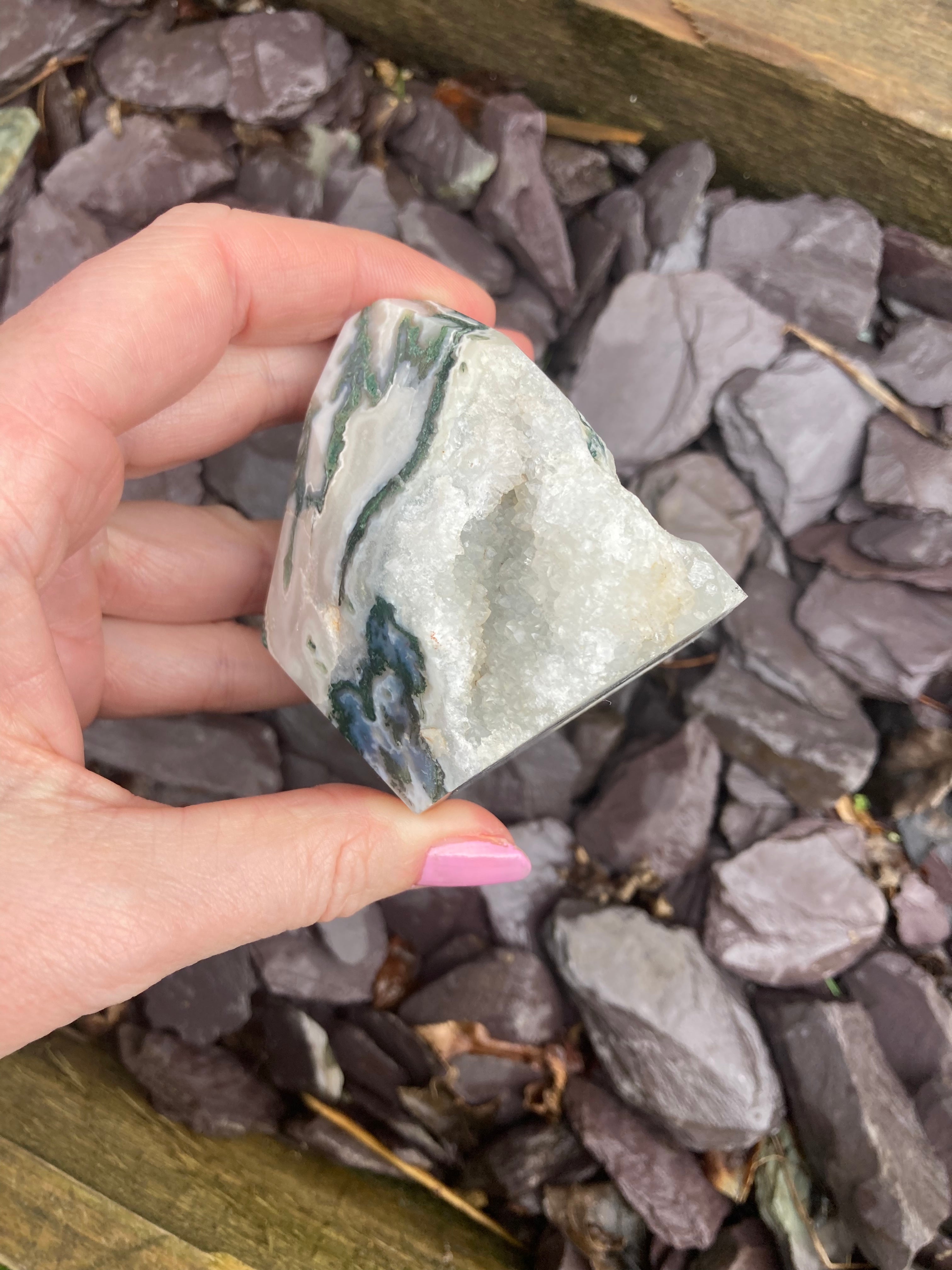 Stunning druzy Moss agate free forms 💚💚🤍🤍✨✨✨✨