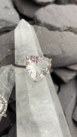 Load image into Gallery viewer, Stunning Classic Clear Quartz rings 🤍
