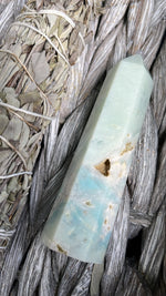 Load image into Gallery viewer, Caribbean Calcite &amp; Sage Bouquet
