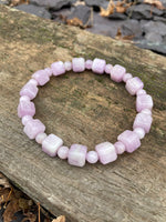 Load image into Gallery viewer, Kunzite 💜 Queens Shell 💖 bracelets
