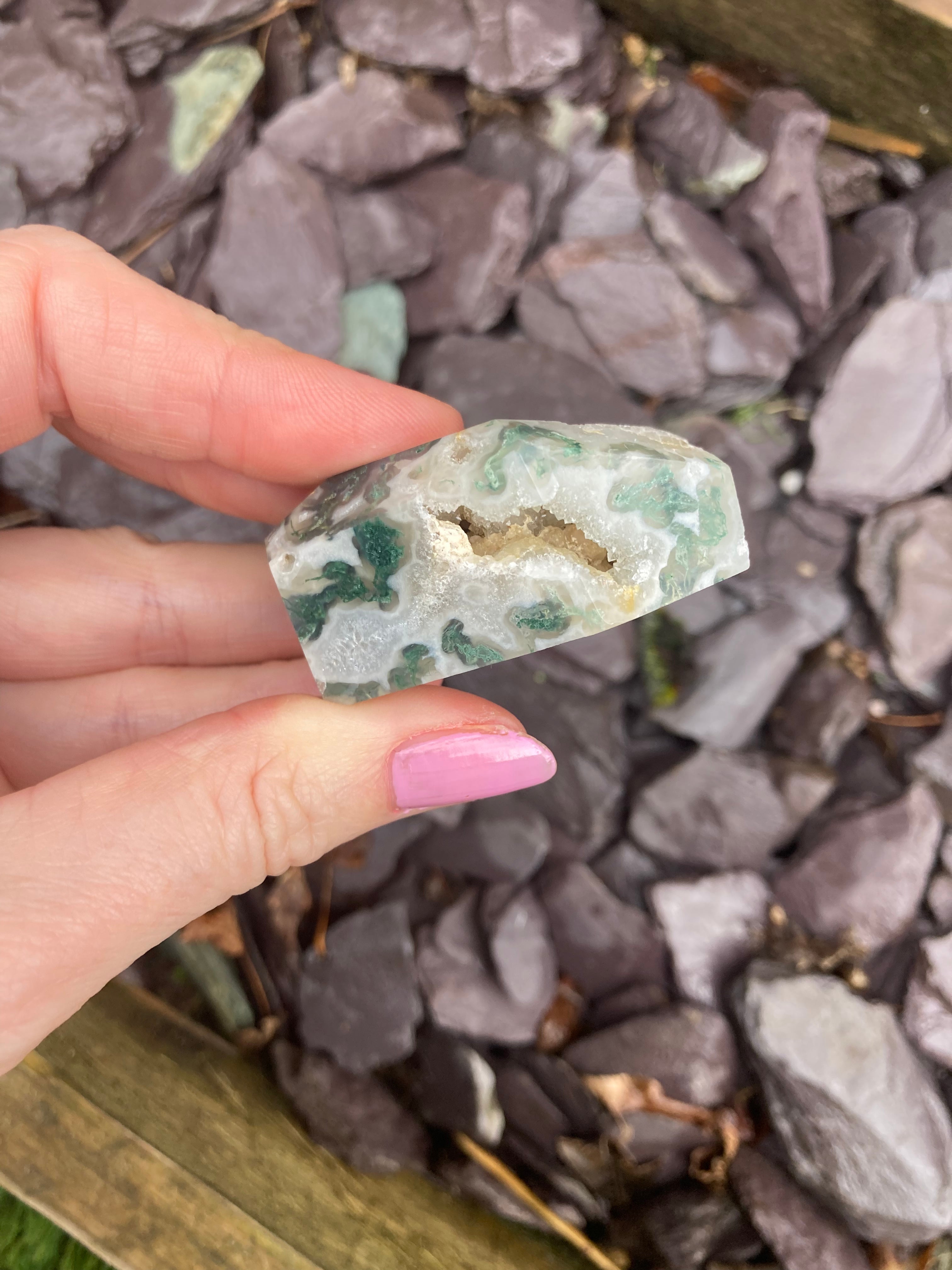 Stunning druzy Moss agate free forms 💚💚🤍🤍✨✨✨✨