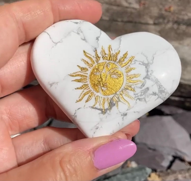 Howlite large heart palm with gold Sun 🌞 & Moon 🌙 design