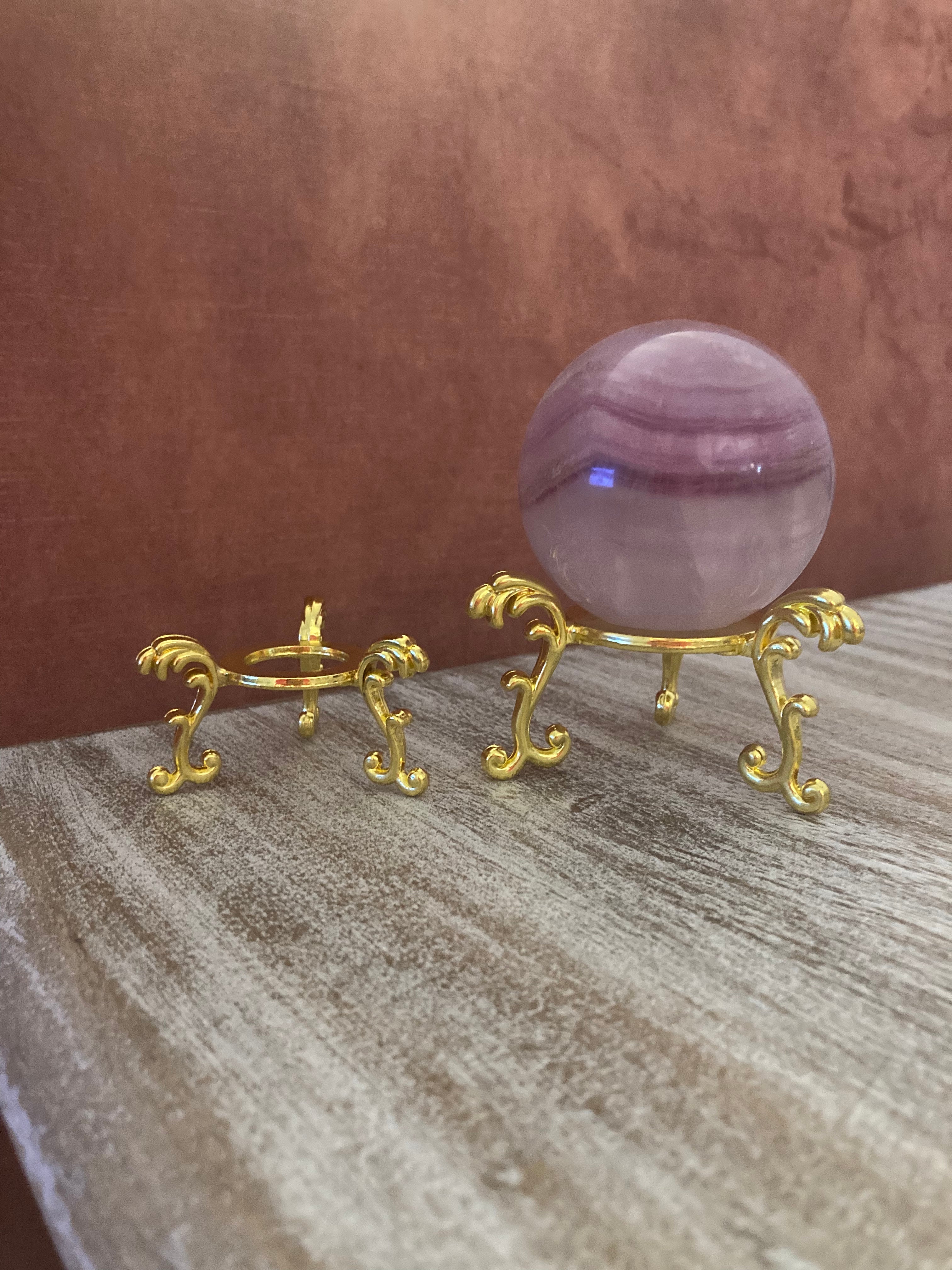 Stand 💛 faux gold sphere (style luxe)